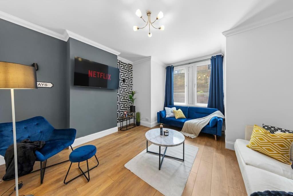 Апартаменты Contractors Haven In Medway Strood Экстерьер фото